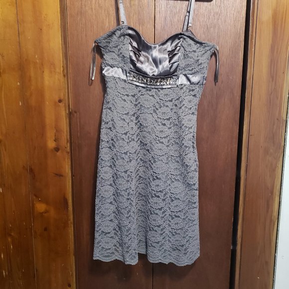 Lacy evening dress with gem embelishments - Picture 1 of 4